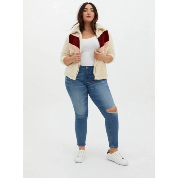 TORRID Faux Fur Sherpa Zip Up Jacket Cream Red Chevron Size 1X - Picture 2 of 16